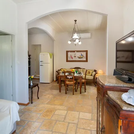 The Old One By About Paxos Apartamento