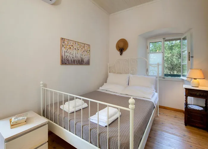 Appartement The Old One By About Paxos Kourtaiika