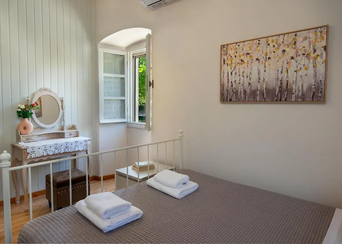 Appartement The Old One By About Paxos Kourtaiika