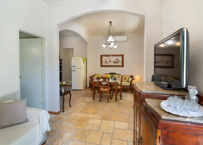 The Old One By About Paxos Appartement